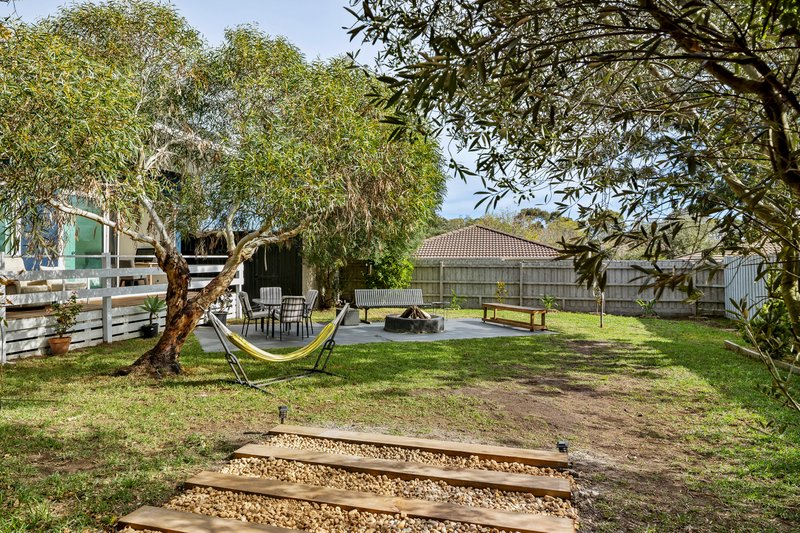 Photo - 68 Ellinbank Crescent, Mornington VIC 3931 - Image 18