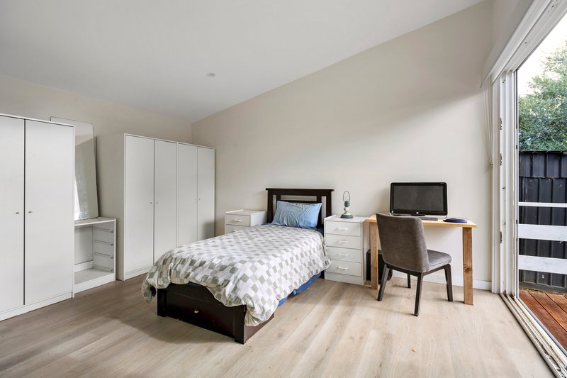 Photo - 68 Ellinbank Crescent, Mornington VIC 3931 - Image 21
