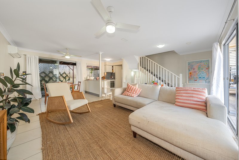 Photo - 6/8 Eric Road, Holland Park QLD 4121 - Image