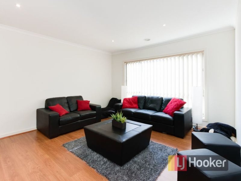 Photo - 68 Fiorelli Boulevard, Cranbourne East VIC 3977 - Image 4