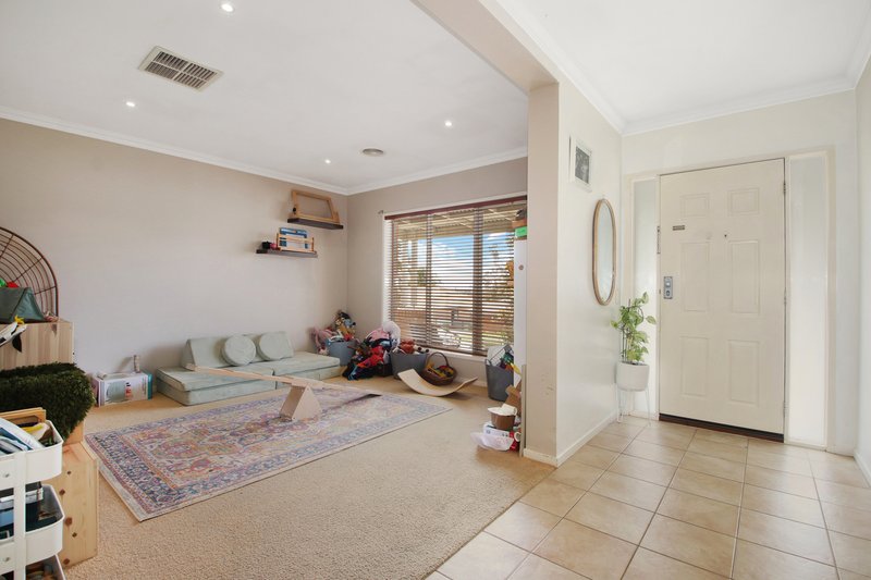 Photo - 68 Firestone Way, West Wodonga VIC 3690 - Image 3