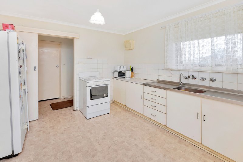 Photo - 68 Gail Crescent, Murray Bridge SA 5253 - Image 4