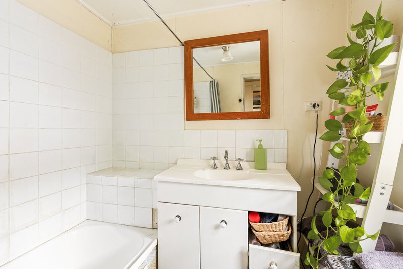 Photo - 68 Glenalva Terrace, Enoggera QLD 4051 - Image 11