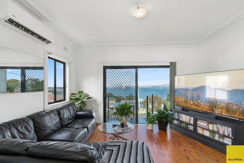 Photo - 68 Grand View Parade, Lake Heights NSW 2502 - Image 1