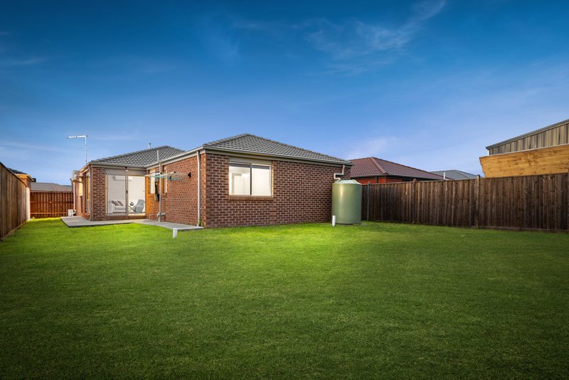 Photo - 68 Greendale Boulevard, Pakenham VIC 3810 - Image 8