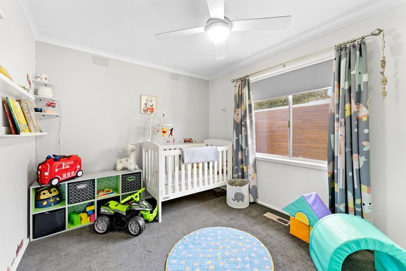 Photo - 68 Greenslopes Drive, Mooroolbark VIC 3138 - Image 8