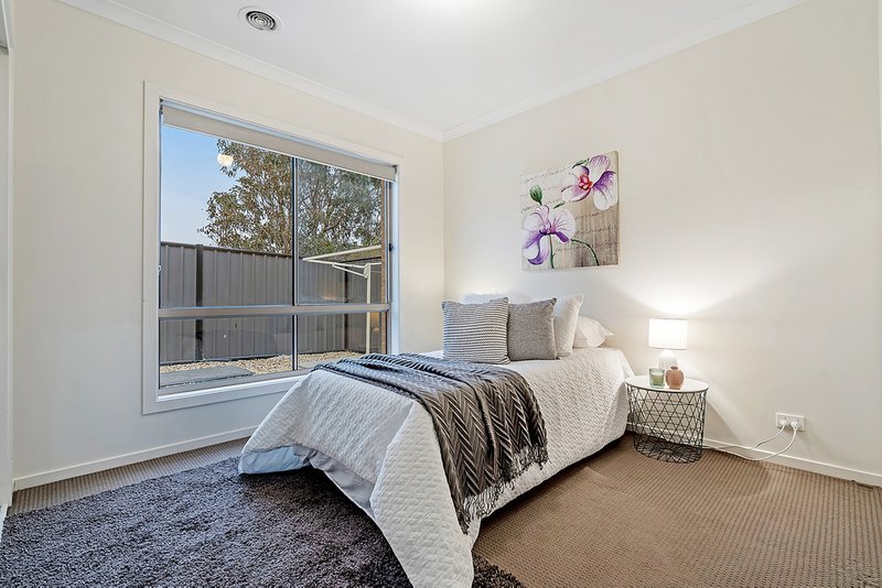 Photo - 68 Huntington Drive, Craigieburn VIC 3064 - Image 12