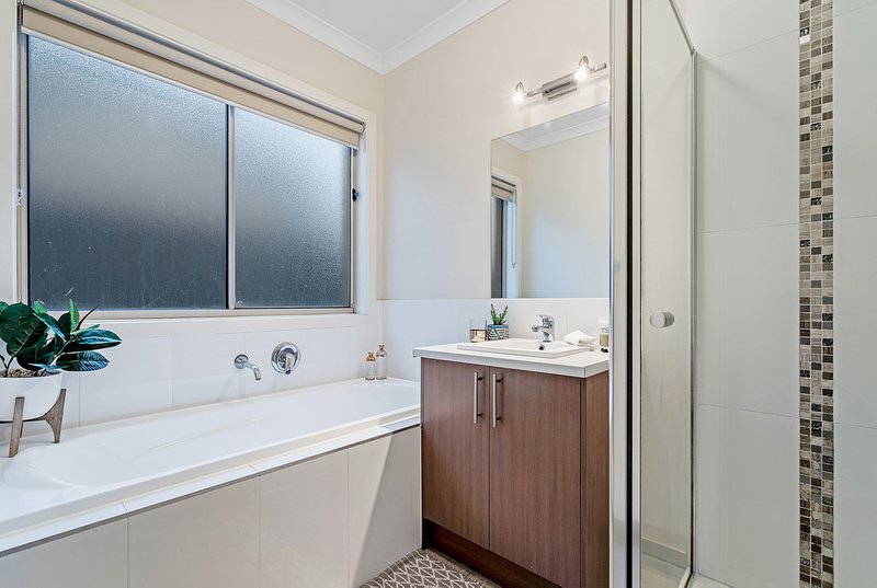 Photo - 68 Huntington Drive, Craigieburn VIC 3064 - Image 13