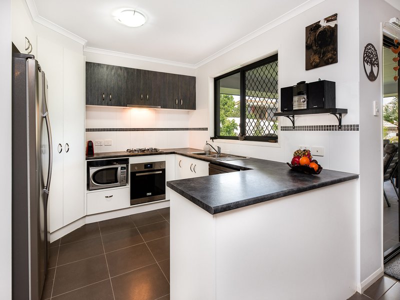 Photo - 68 Huntley Place, Caloundra West QLD 4551 - Image 4