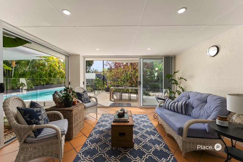 Photo - 68 Kirra Place, Carindale QLD 4152 - Image 3