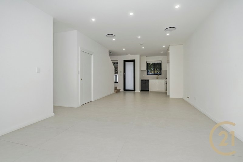 Photo - 6/8 Lang Road, Casula NSW 2170 - Image 5