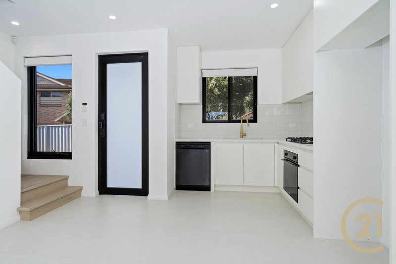 Photo - 6/8 Lang Road, Casula NSW 2170 - Image 6