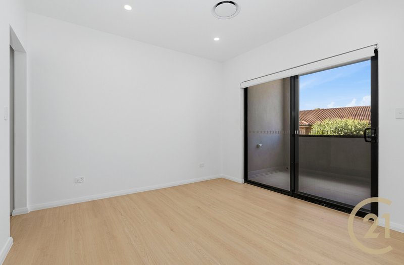 Photo - 6/8 Lang Road, Casula NSW 2170 - Image 8