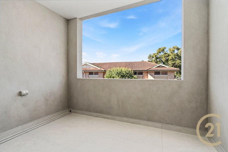 Photo - 6/8 Lang Road, Casula NSW 2170 - Image 12