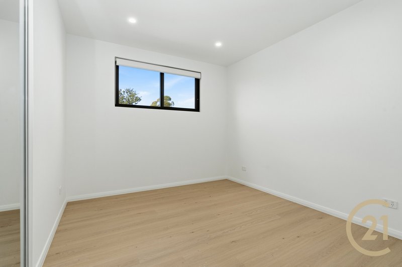 Photo - 6/8 Lang Road, Casula NSW 2170 - Image 13