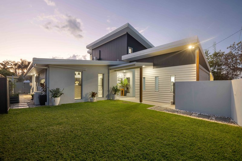 Photo - 68 Lapoinya Crescent, Warana QLD 4575 - Image 2