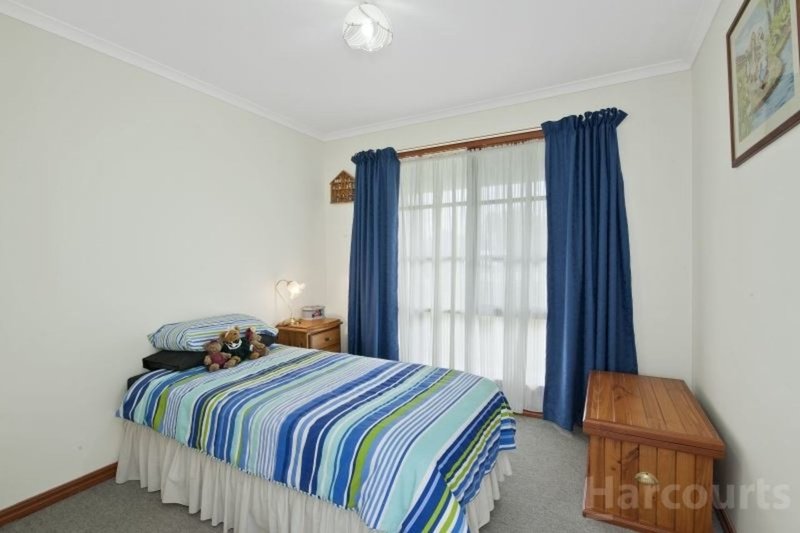 Photo - 68 Luttet Street, Creswick VIC 3363 - Image 7