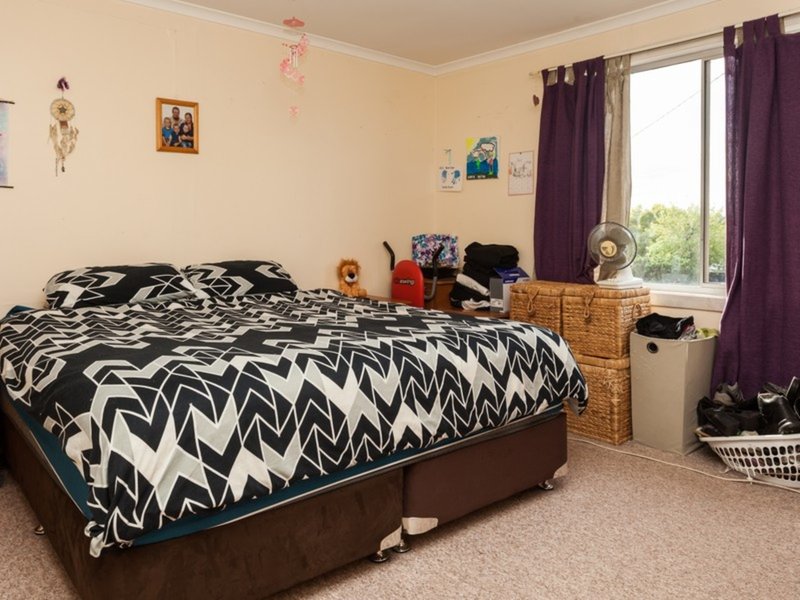 Photo - 68 Macquarie Street, Cessnock NSW 2325 - Image 5