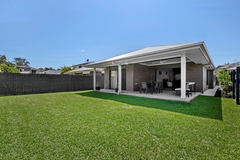 Photo - 68 Needham Place, Bridgeman Downs QLD 4035 - Image 3