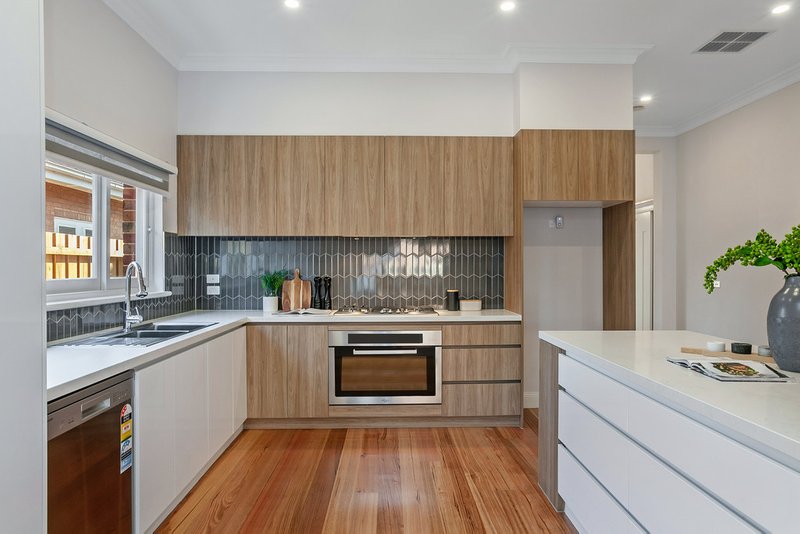 Photo - 68 Oakhill Avenue, Reservoir VIC 3073 - Image 5