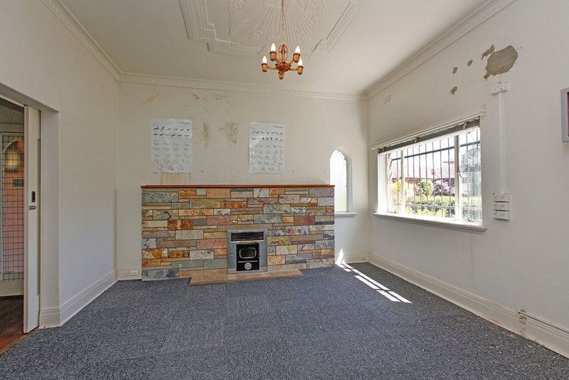 Photo - 68 Oakhill Avenue, Reservoir VIC 3073 - Image 8