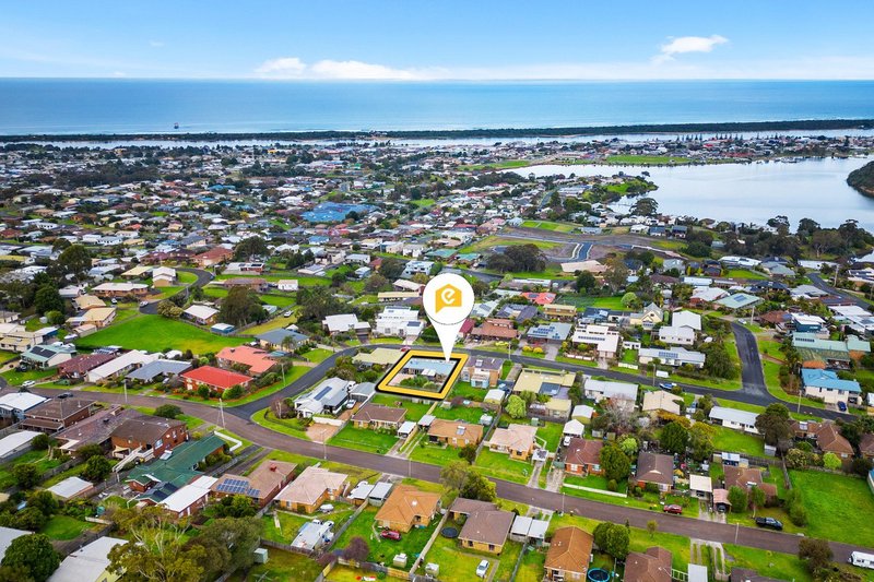 68 Ocean View Parade, Lakes Entrance VIC 3909