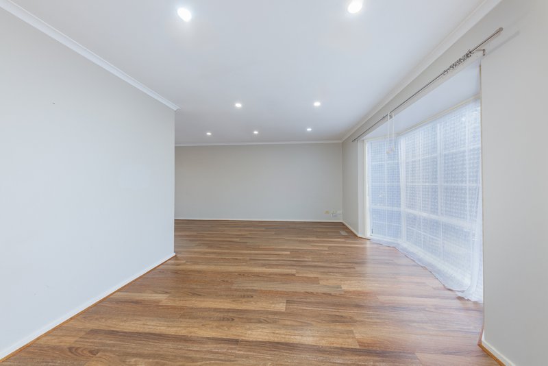 Photo - 68 Phillip Drive, Sunbury VIC 3429 - Image 6