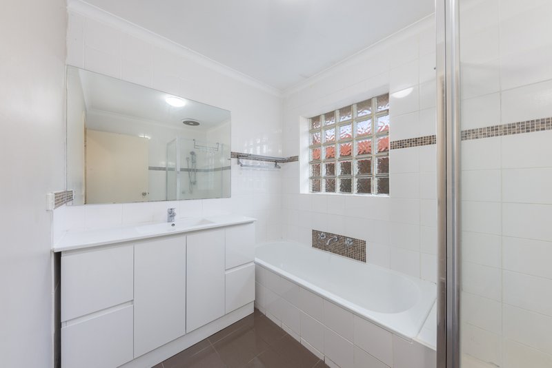 Photo - 68 Phillip Drive, Sunbury VIC 3429 - Image 7