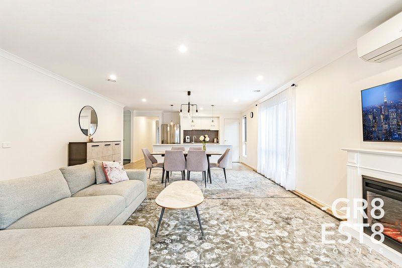 Photo - 68 Quarters Boulevard, Cranbourne West VIC 3977 - Image 10