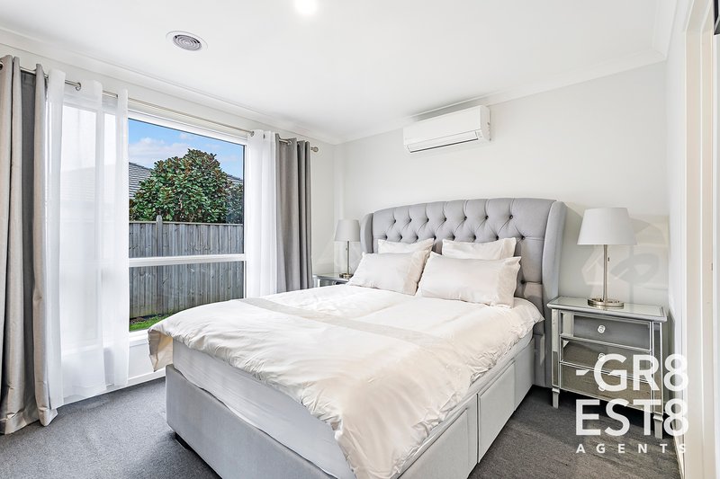 Photo - 68 Quarters Boulevard, Cranbourne West VIC 3977 - Image 12