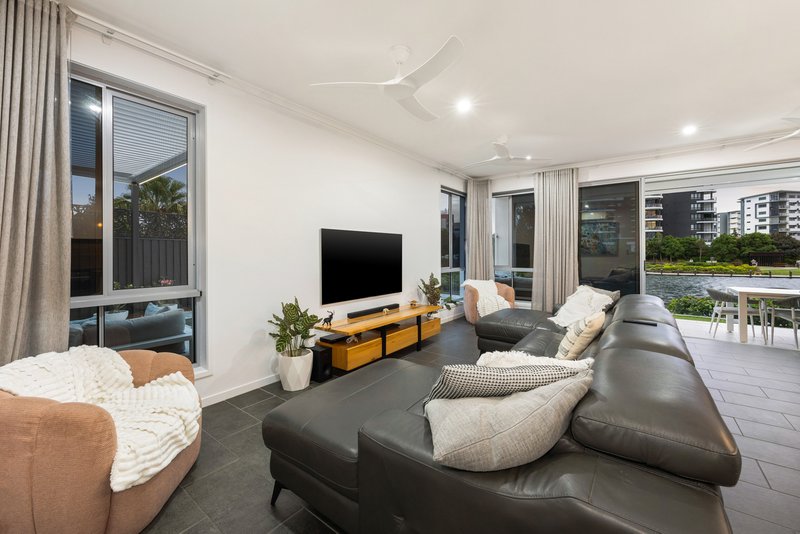 Photo - 68 Reflection Crescent, Birtinya QLD 4575 - Image 8
