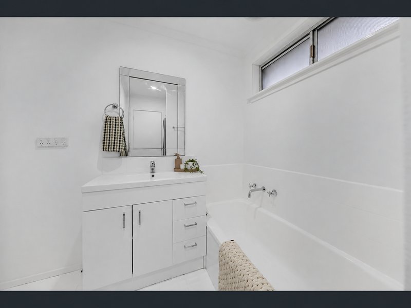 Photo - 68 Ripplebrook Drive, Broadmeadows VIC 3047 - Image 9