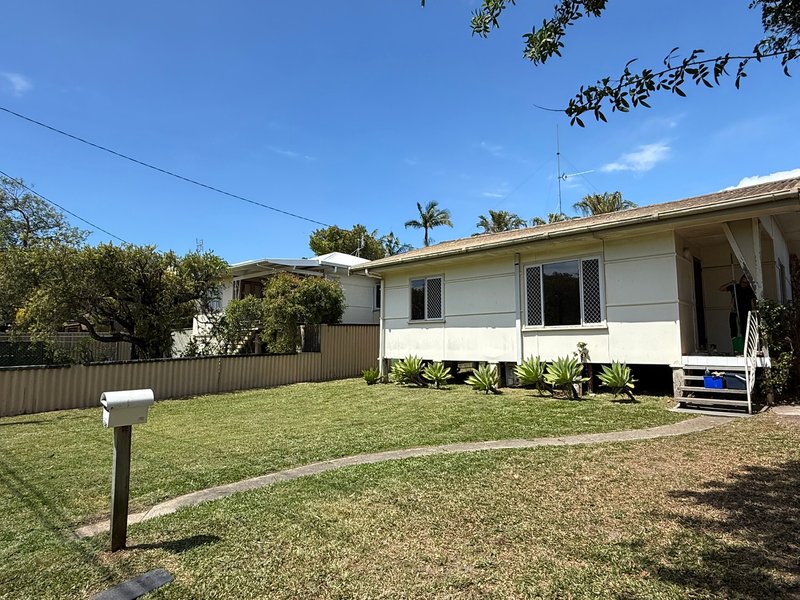 Photo - 68 Robert Street, Labrador QLD 4215 - Image 2