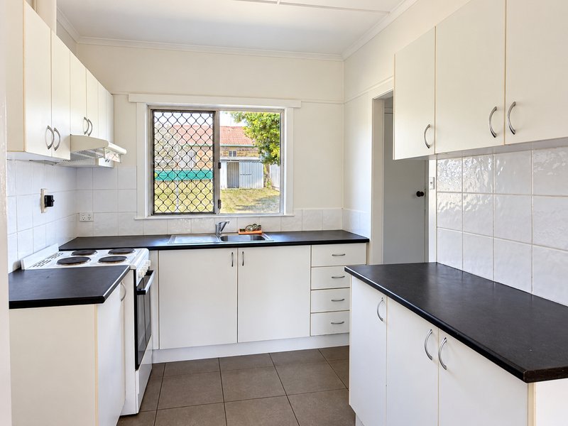 Photo - 68 Robert Street, Labrador QLD 4215 - Image 4