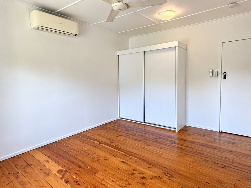 Photo - 68 Robert Street, Labrador QLD 4215 - Image 6