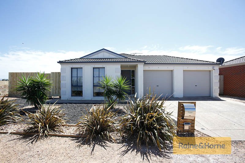 68 Roslyn Park Drive, Melton West VIC 3337