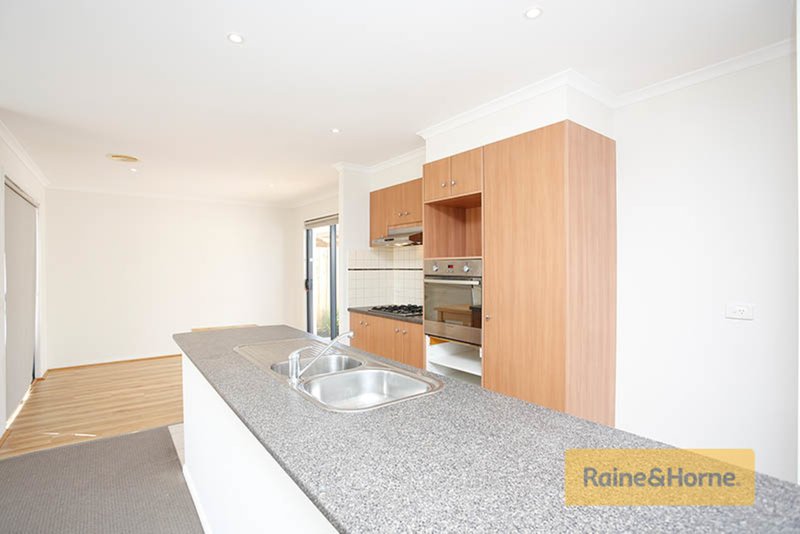 Photo - 68 Roslyn Park Drive, Melton West VIC 3337 - Image 2