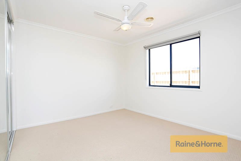 Photo - 68 Roslyn Park Drive, Melton West VIC 3337 - Image 5