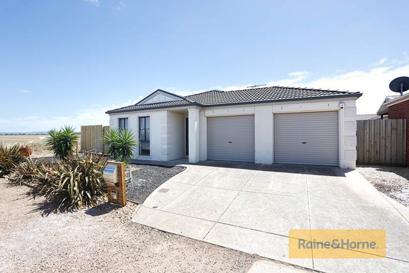 Photo - 68 Roslyn Park Drive, Melton West VIC 3337 - Image 11