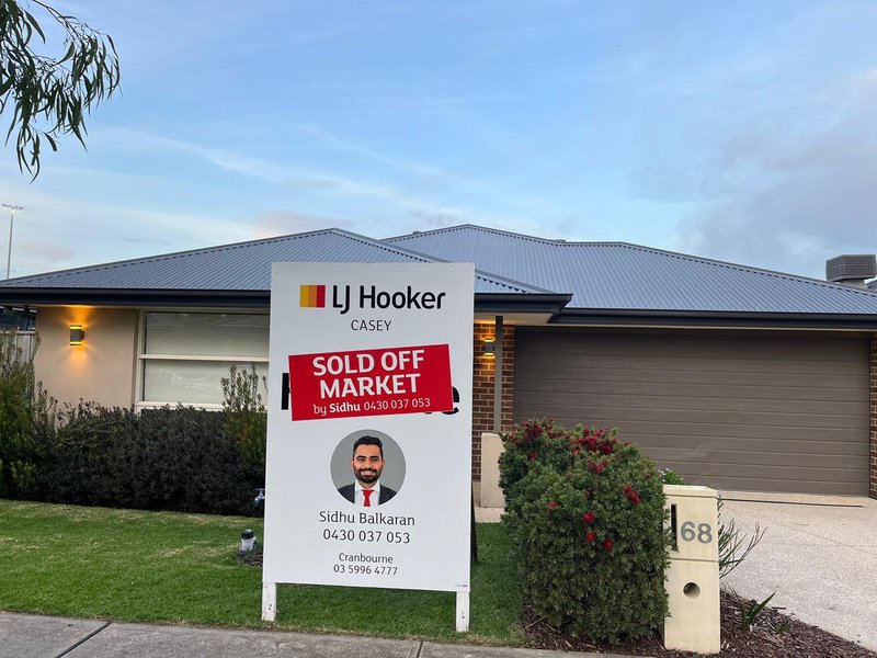 68 Royaloak Crescent, Cranbourne East VIC 3977