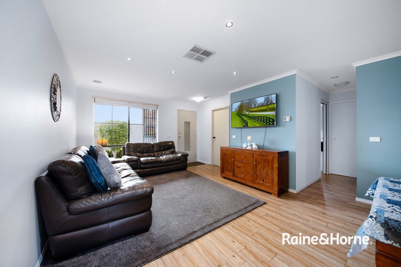 Photo - 68 Scarborough Avenue, Cranbourne West VIC 3977 - Image 4