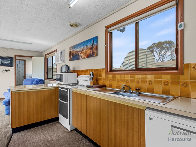 Photo - 68 Sheoak Road, The Pines SA 5577 - Image 8