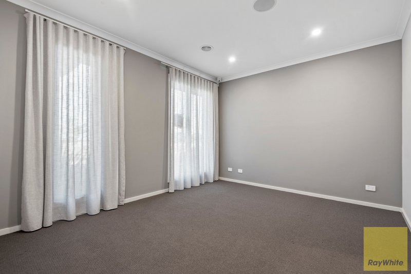 Photo - 68 Smile Crescent, Wyndham Vale VIC 3024 - Image 3