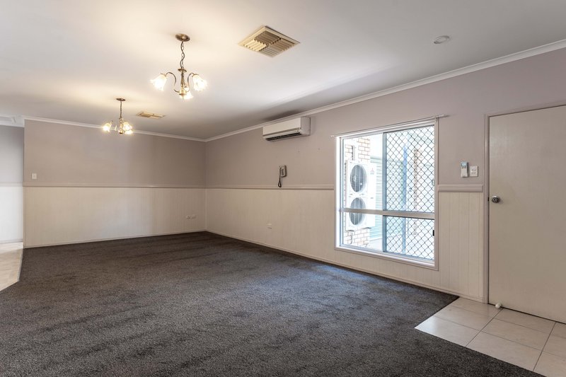 Photo - 68 Staal Crescent, Emerald QLD 4720 - Image 5