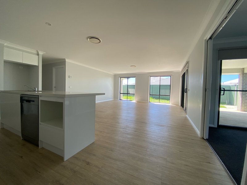 Photo - 68 Sunbright Road, Kelso NSW 2795 - Image 3