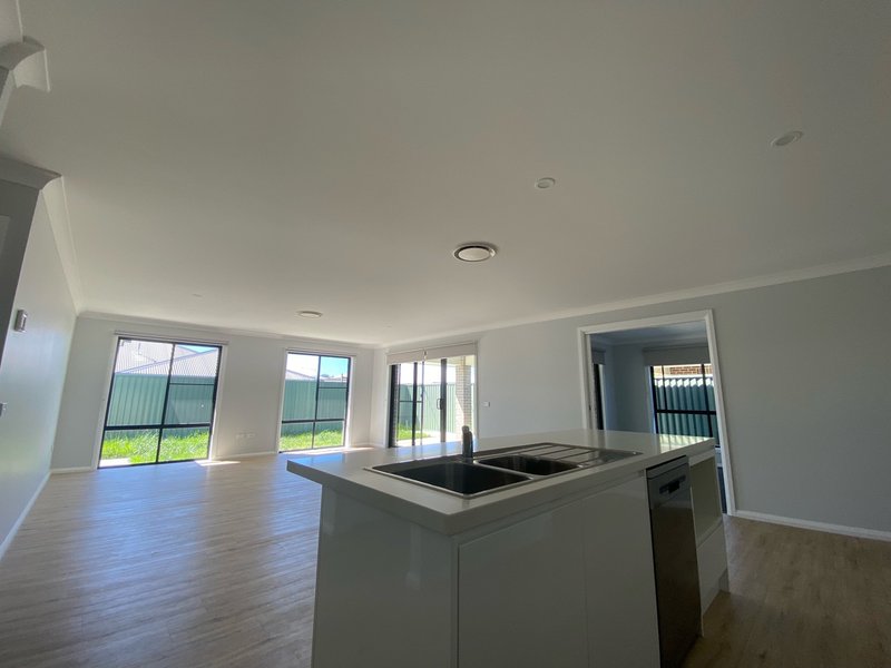 Photo - 68 Sunbright Road, Kelso NSW 2795 - Image 5