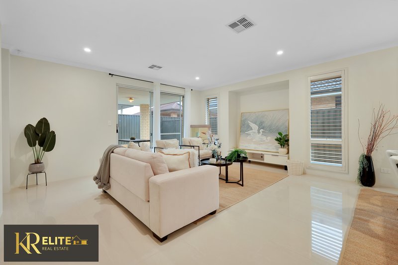 Photo - 68 Sunstone Boulevard, Treeby WA 6164 - Image 2