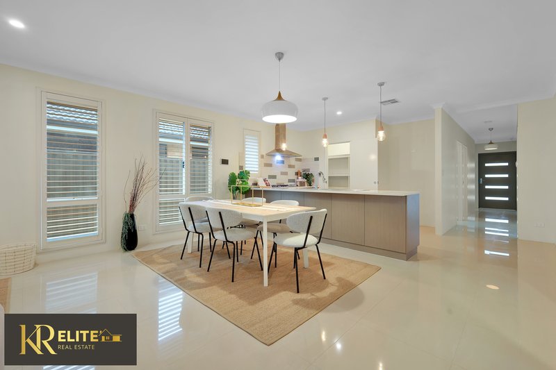 Photo - 68 Sunstone Boulevard, Treeby WA 6164 - Image 3