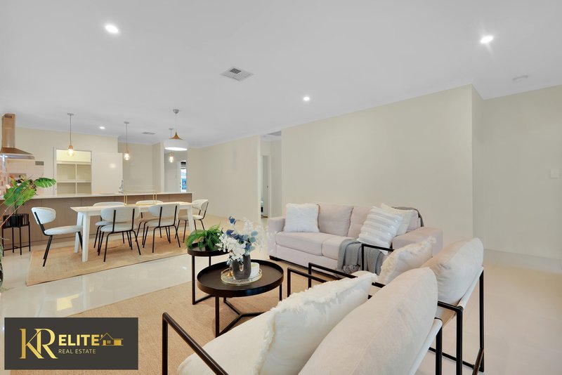 Photo - 68 Sunstone Boulevard, Treeby WA 6164 - Image 4