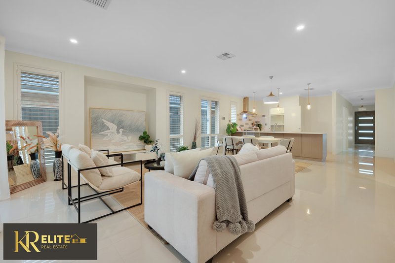 Photo - 68 Sunstone Boulevard, Treeby WA 6164 - Image 5